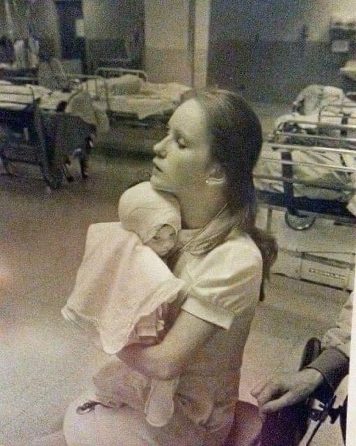 In 1977 she saved burned baby, 38 yrs later she sees a photo on Facebook and freezes!